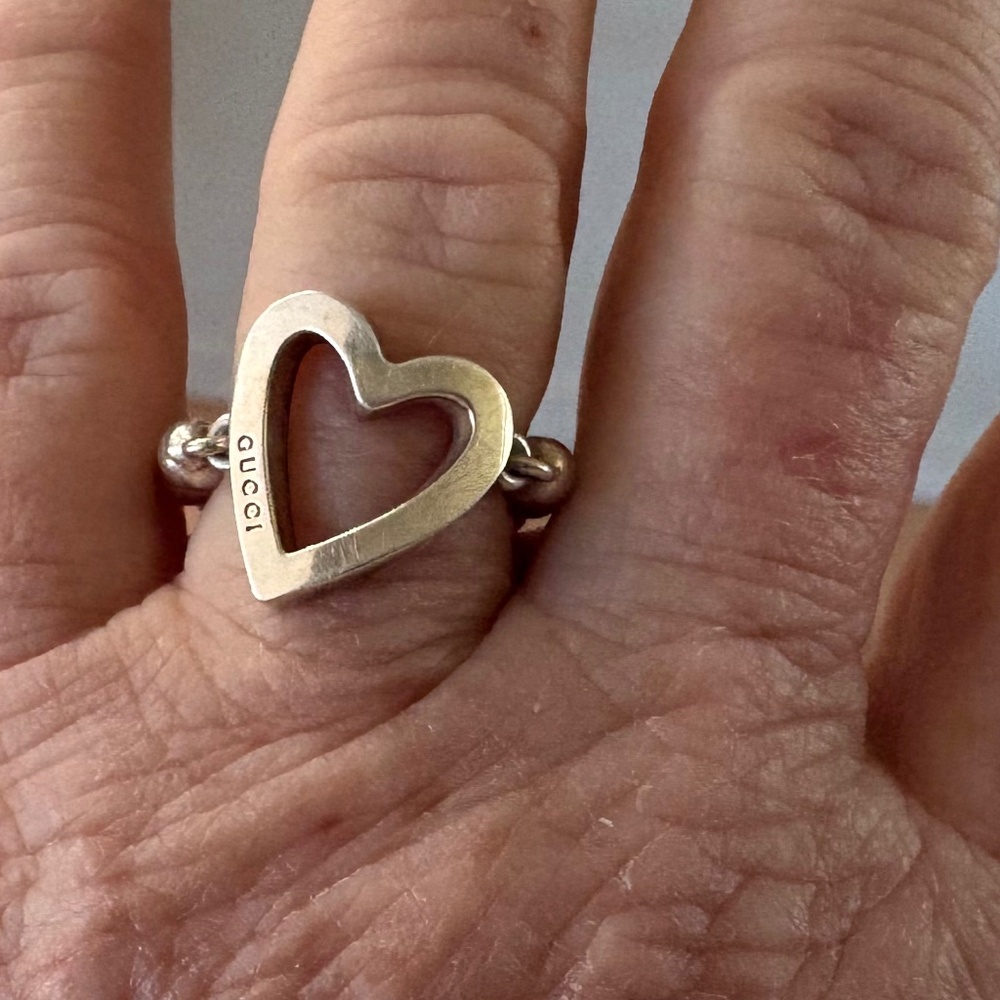 Gucci Sterling Silver Open Heart Ball Chain Ring Size 7 - Picture 4 of 6